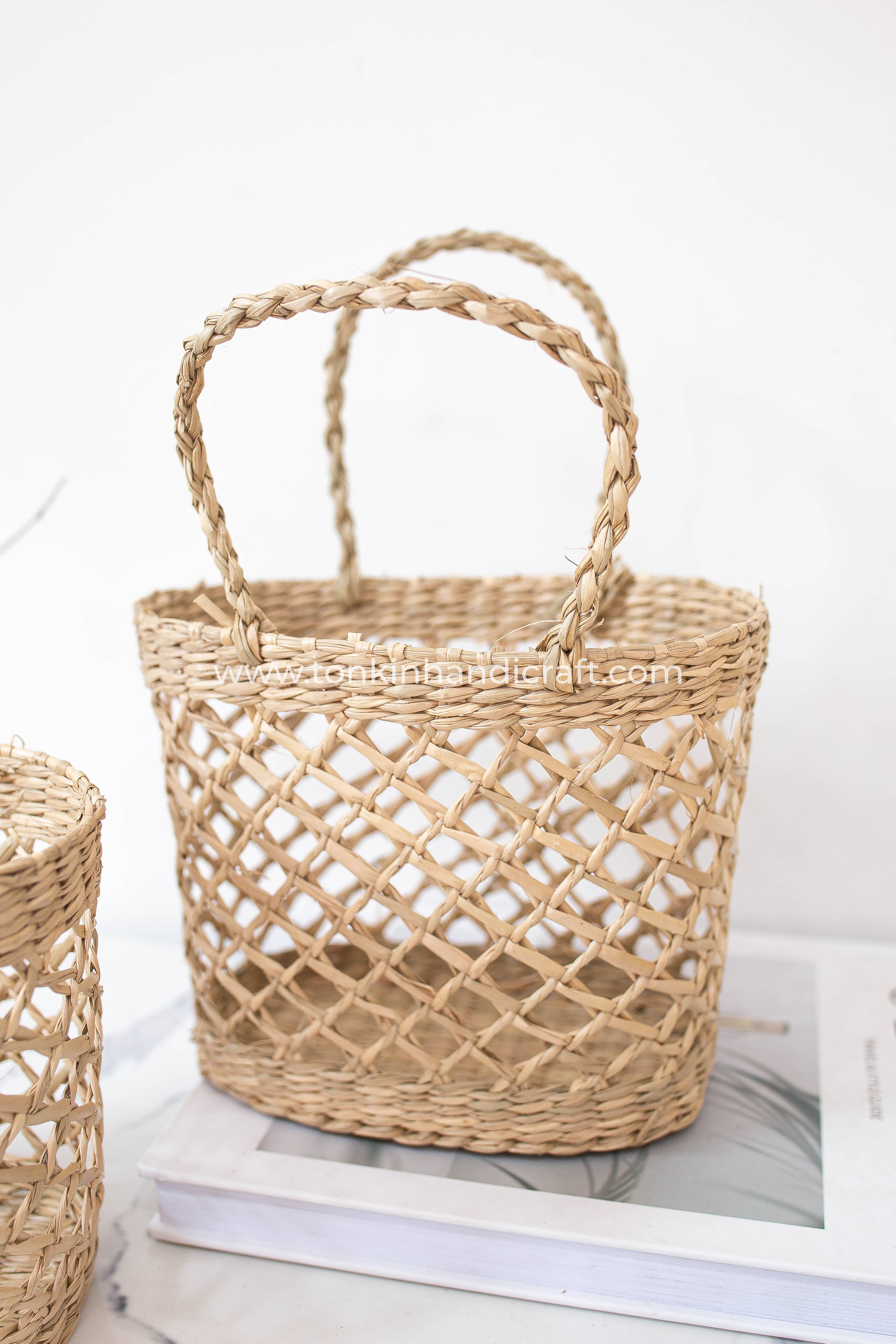 Tonkin Handicraft - Wholesale Mand - Kleine mand met handvat van zeegras1