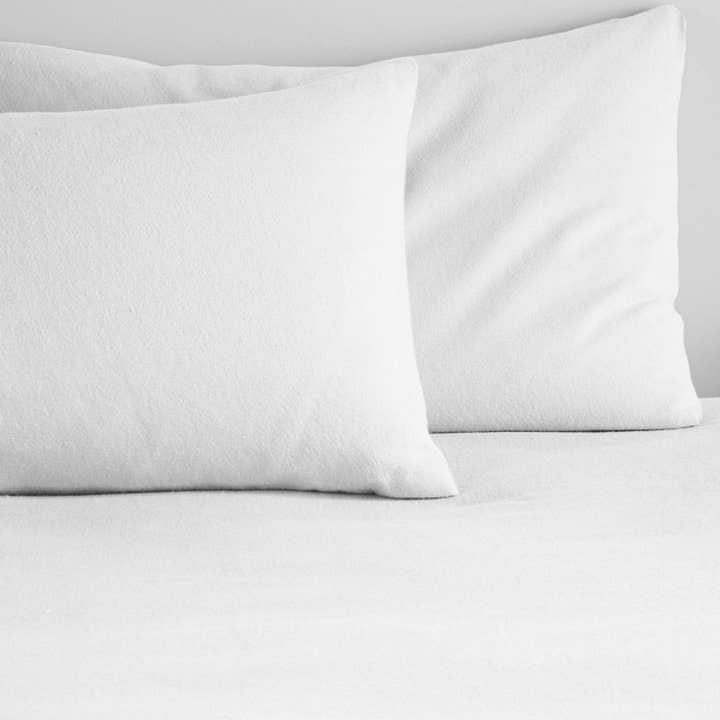 UW Home – wholesale Fitted sheets – 100% Brushed Cotton 28cm Fitted Bed Sheet by Fusion in White