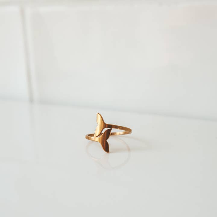 Bali Soul – wholesale Band/stacked ring – Whale Tail Gold Ring1