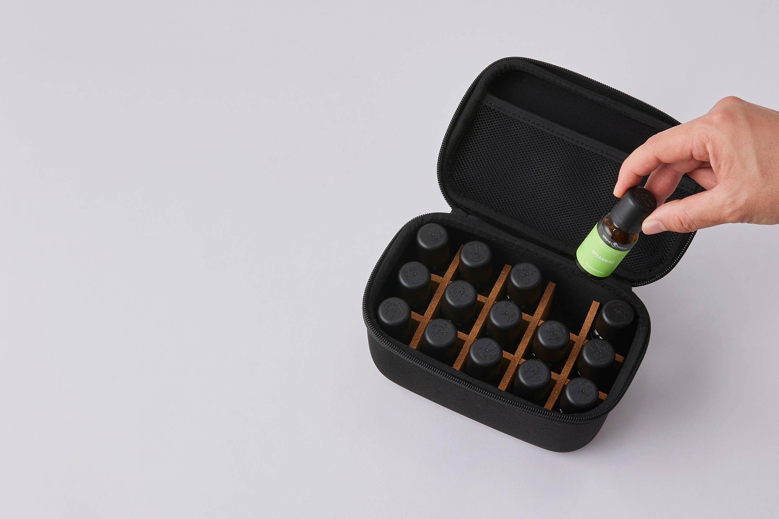 SERENE HOUSE - Wholesale Essential Oil Holder - Essential Oil Storage Case4