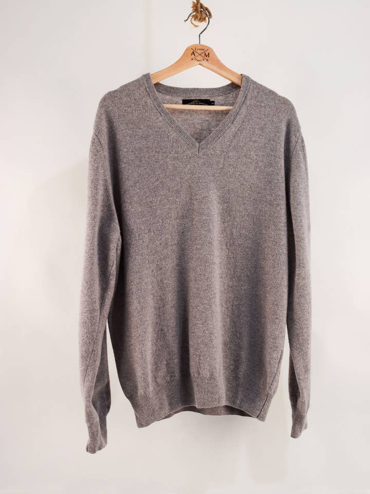 Lambswool Classic V-Neck Sweater - Grey for wholesale by ARMAZÉM DAS MALHAS