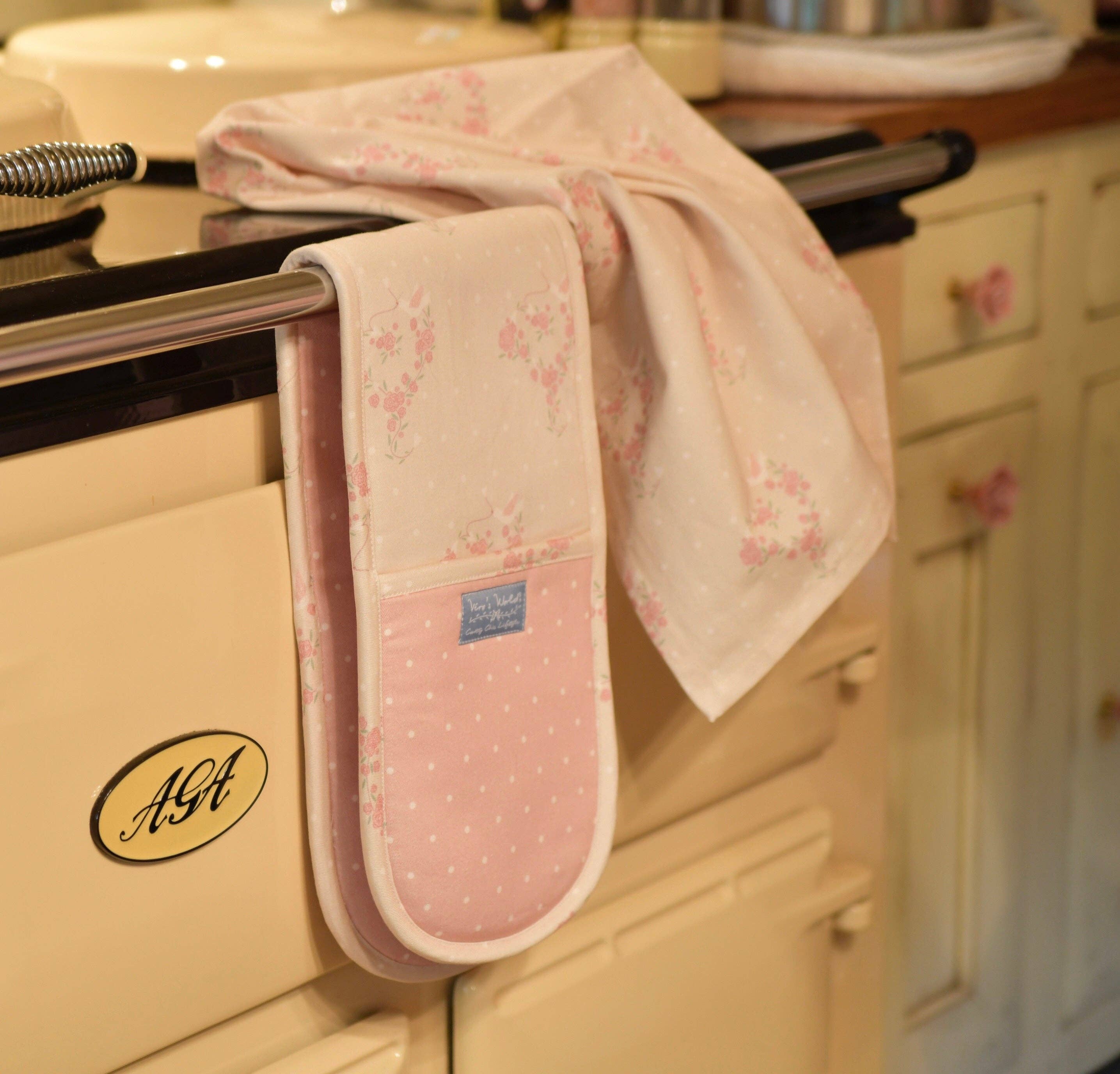 Vero's World - Wholesale Oven Mitt/Pot Holder - DOUBLE ROSE HEART POTHOLDER1