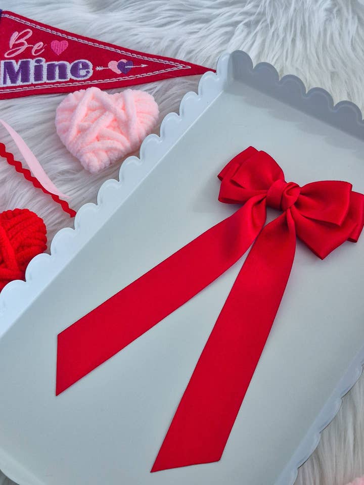 Lång svans satinband rosett-röd för wholesale av Dainty Delights Creations