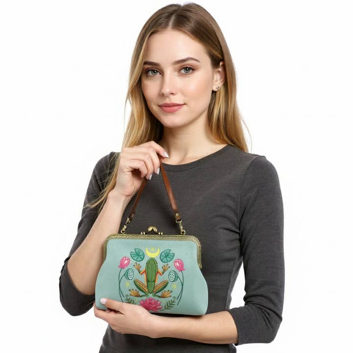 COMECO INC - Wholesale Crossbody Bag - Women's - Frog in the Lily Pond Kiss Lock Bag in Linen Cotton Blend Ma2