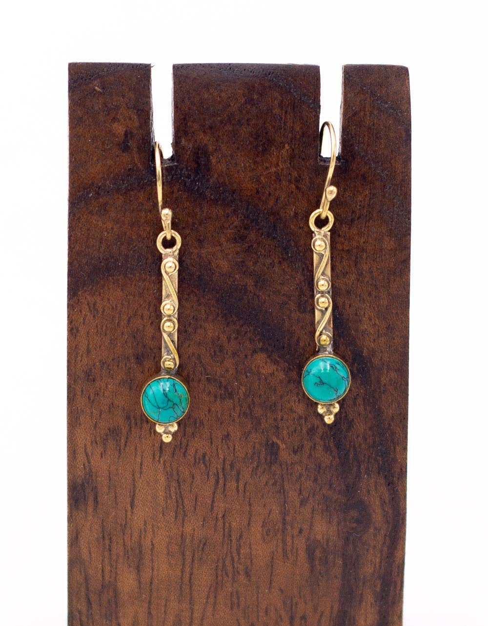 Oro amarillo Pendientes dorados con piedra artesanal | Kimago de venta al por mayor en Faire2