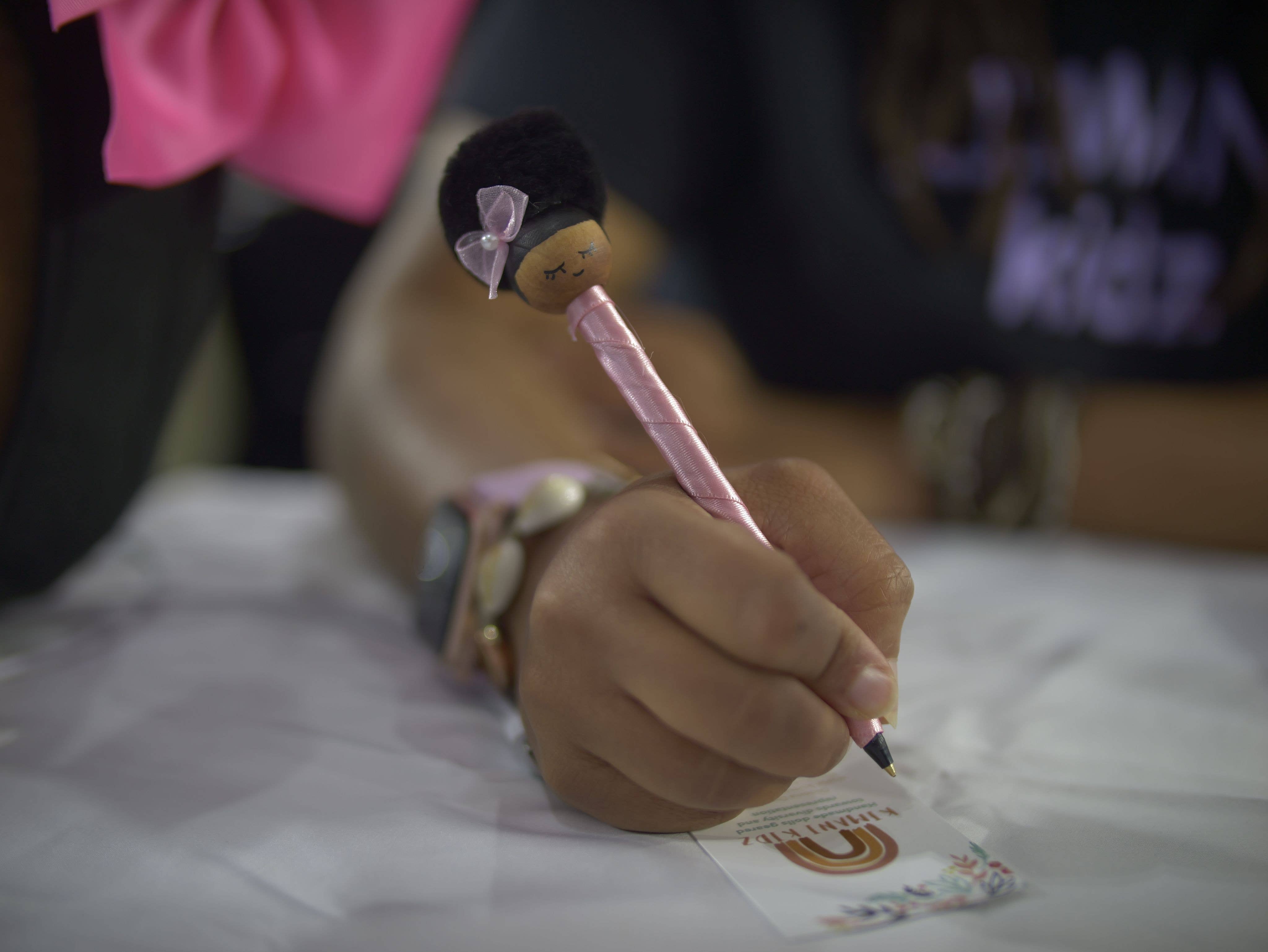 Kimani Kids – Großhandel Stift – Afro Puff Ink Stift (gemischte Farben)1