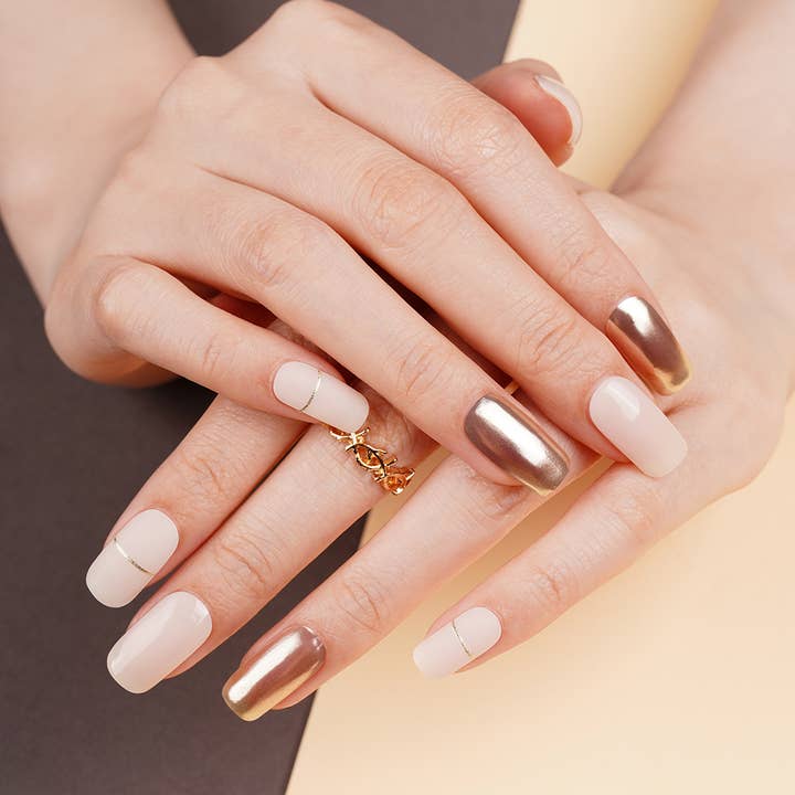 Guld Metallic & Lys Nude Halvhærdede Gel Neglestrimler | Aura - 2644 for engroshandel hos Danni & Toni