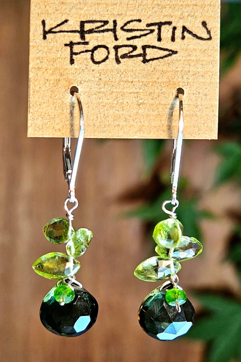 KRISTIN FORD Jewelry With Meaning - Vente Boucles d'oreilles pendantes - Boucles d'oreilles en quartz vert forêt, péridot et tsavorite (EGR4625)
