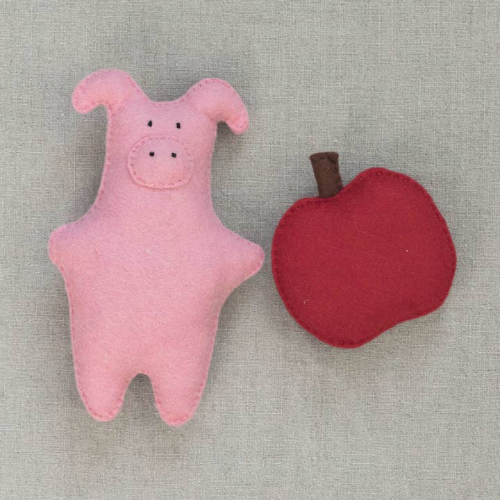 PIG and APPLE felt sewing kit for kids for wholesale by Mimihali