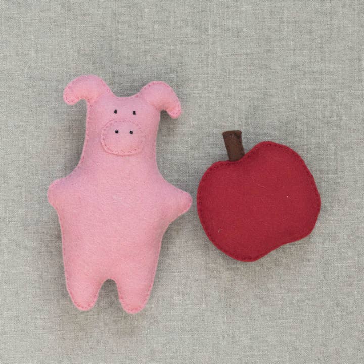 PIG and APPLE felt sewing kit for kids for wholesale by Mimihali