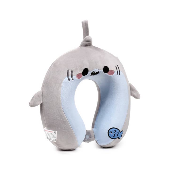Relaxeazzz Archie the Shark Plush Memory Foam rejsepude for engroshandel hos Puckator EU