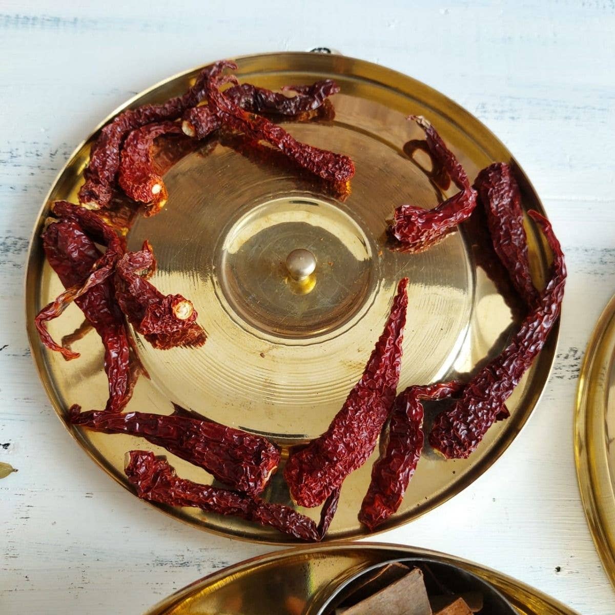 SAMA Homes - Venta al por mayor Especieros - Caja de especias de latón, grande, con revestimiento y placa de estaño4