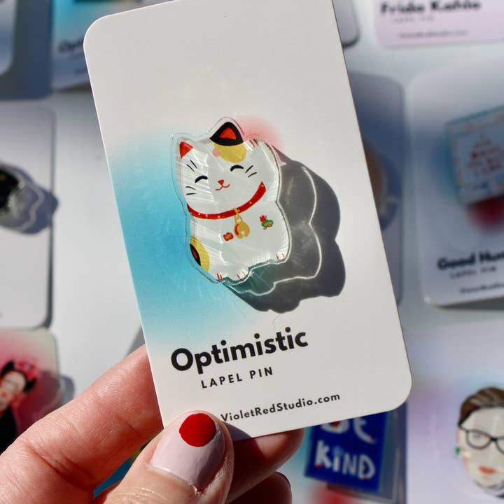 Maneki Neko Épinglette pour la vente par Violet Red Studio