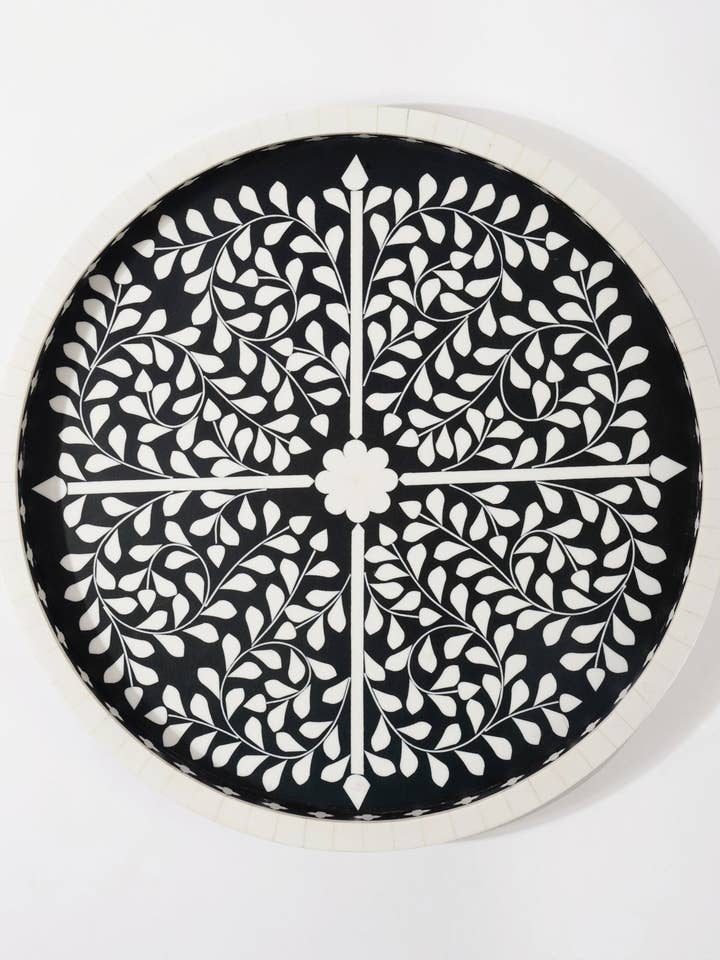 Grand plateau incrusté en bois noir pour la vente par Marble Lotus Original