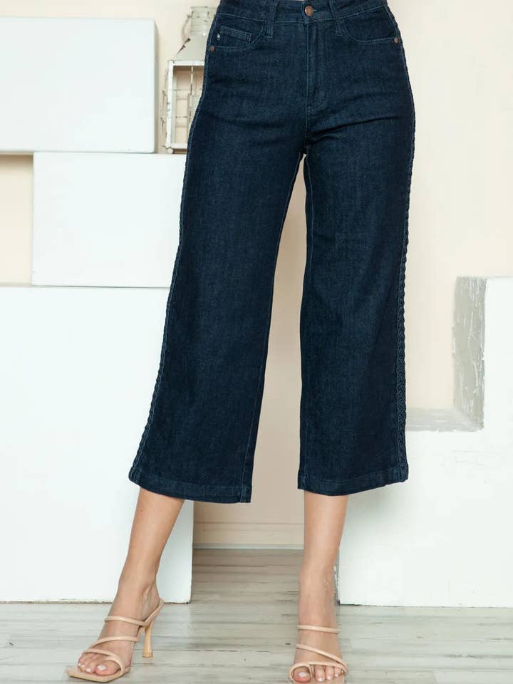 Judy Blue Volledige Maat Zijnaad Vlecht Detail Crop Wijde Pijp Jeans voor wholesale door Queenado