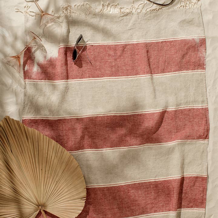 Serviette de plage en lin à larges rayures pour la vente par dodesign