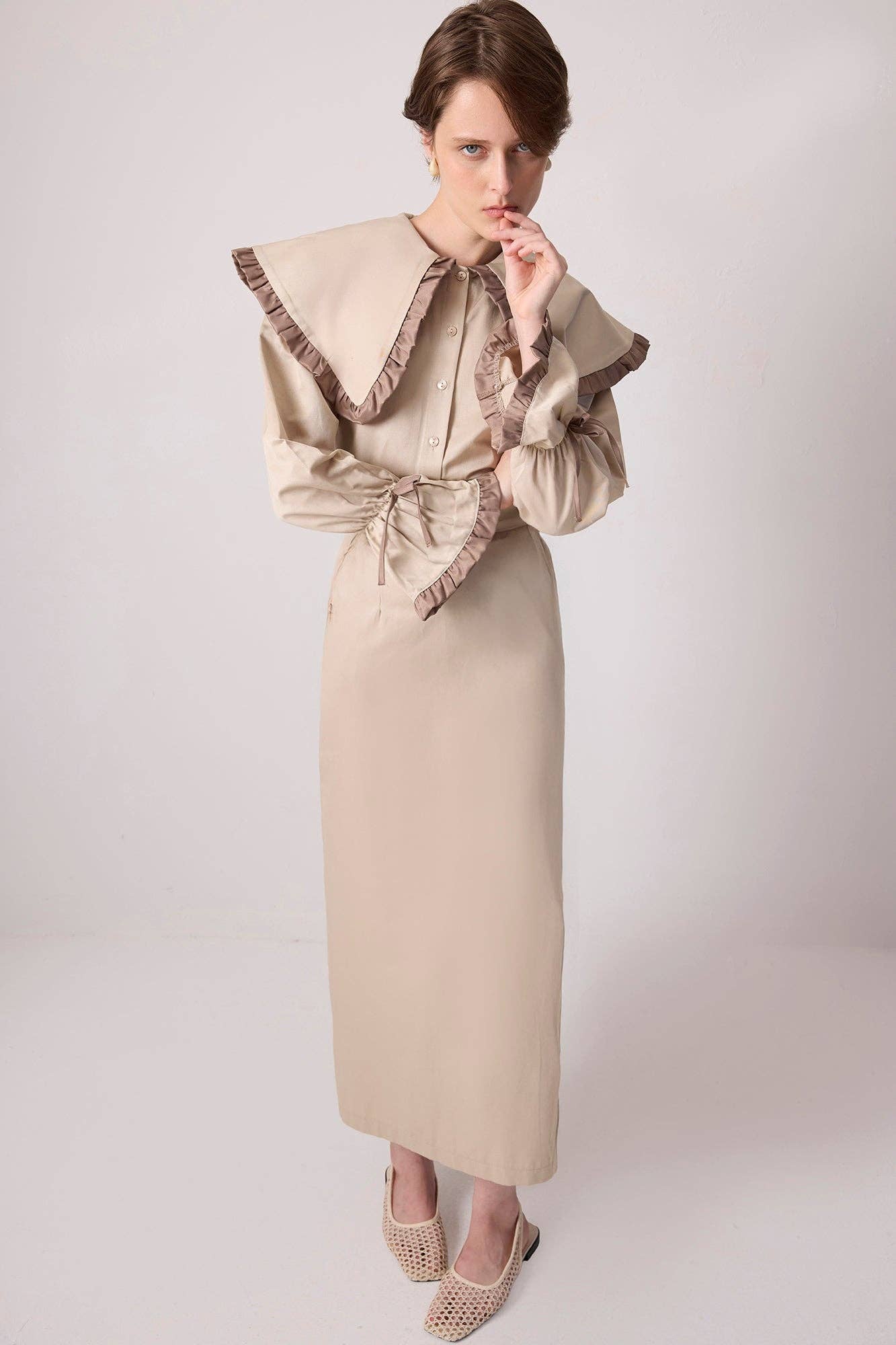 Taş Hemd mit Kontrastkragen und Rüschenbesatz für den Großhandel auf Faire4