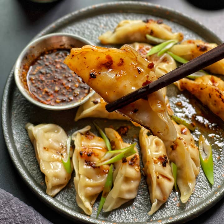 Hotpot Queen - Wholesale Hot Sauce - Crunchy Garlic Chili Crisp -SICHUAN CLASSIC 10.58 OZ3