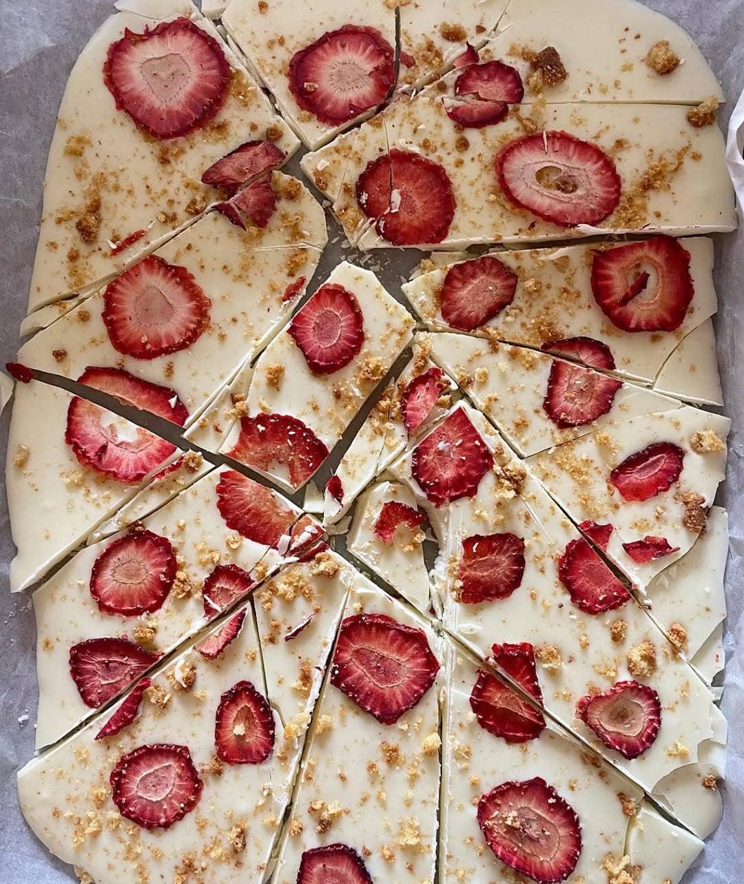 Cocktail Candy - Wholesale Dried/Dehydrated Fruit - Dehydrated Strawberry Slices3