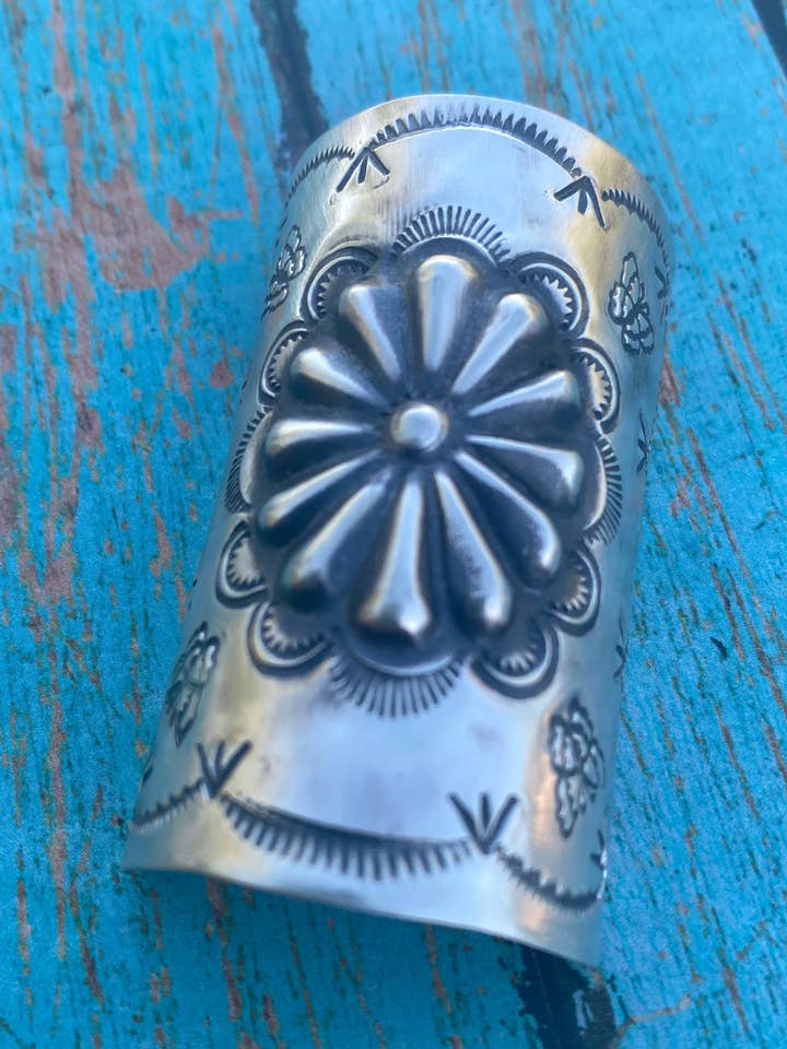 (Kopie) Navajo Sterling Zuidwest Handgestempeld Haarstaart / Vlecht Accessoire 2 inch voor wholesale door Nizhonitradersllc