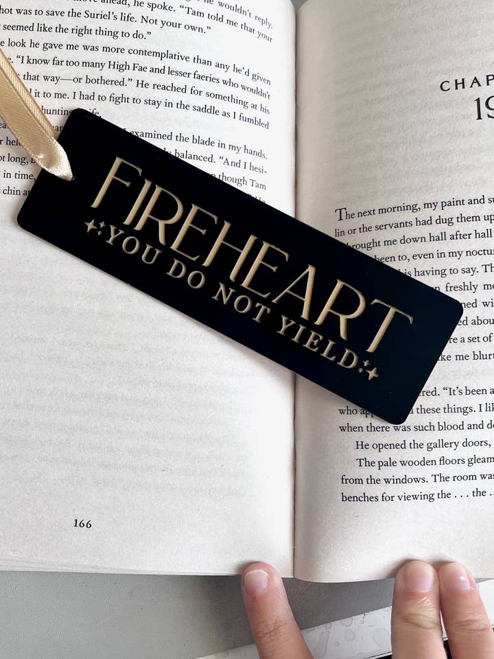Fireheart "Tu Ne Cèdes Pas" Marque-page Acrylique – Throne of Gl pour la vente par Everyday Calligraphy