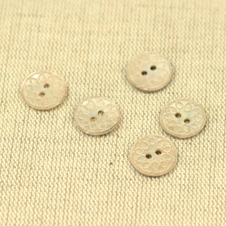 Engraved Akoya button looped 18 mm for wholesale by LA DROGUERIE