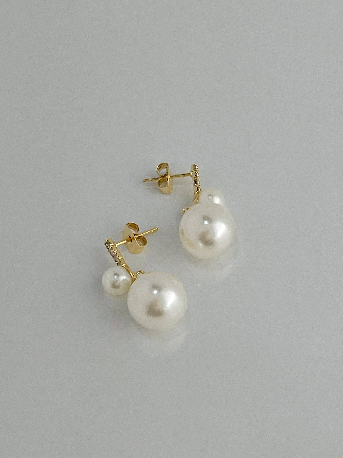 MOND HAUS - Wholesale Dangle Earrings - Dido Earrings | Double Pearl Ball Modern Design Stud1