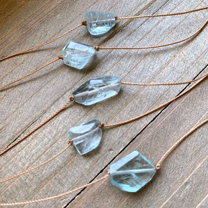 Merelani Designs - Vendita all'ingrosso Collana con ciondolo/pendaglio - Collana con pietre preziose a forma libera acquamarina2