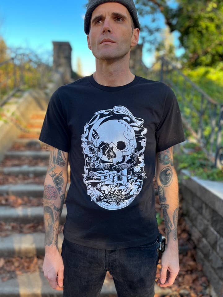 Live Free T-shirt for engroshandel hos Cosmic Shark Clothing