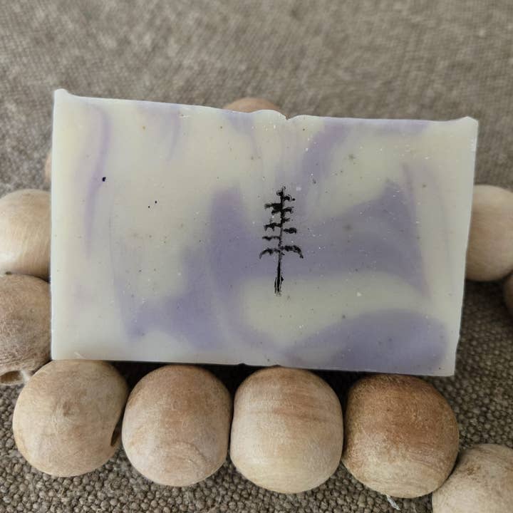 Savon Heureux pour la vente par Rainwater Soap and Candle Co