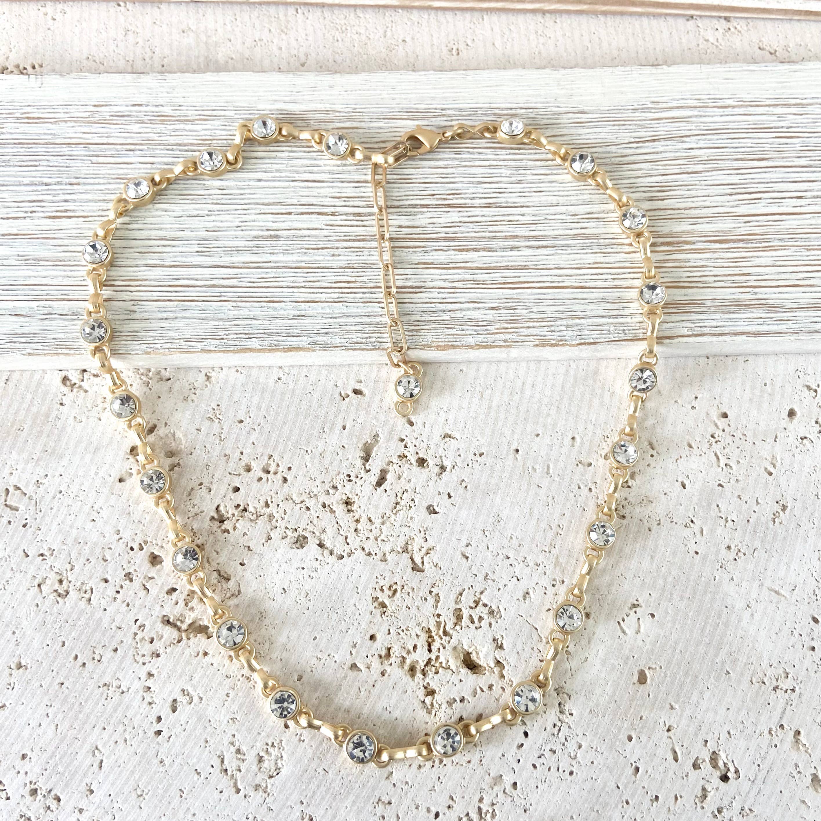 VB&CO Designs Handmade Jewelry - Vendita all'ingrosso Collane a catena e maglie - Collane a strati con catena collegata e cristalli per equitazione6