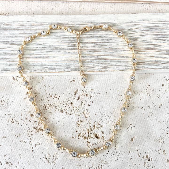 VB&CO Designs Handmade Jewelry - Vendita all'ingrosso Collane a catena e maglie - Collane a strati con catena collegata e cristalli per equitazione6