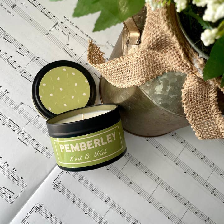 Pemberley (bougie de 9 oz) pour la vente par Knit & Wick