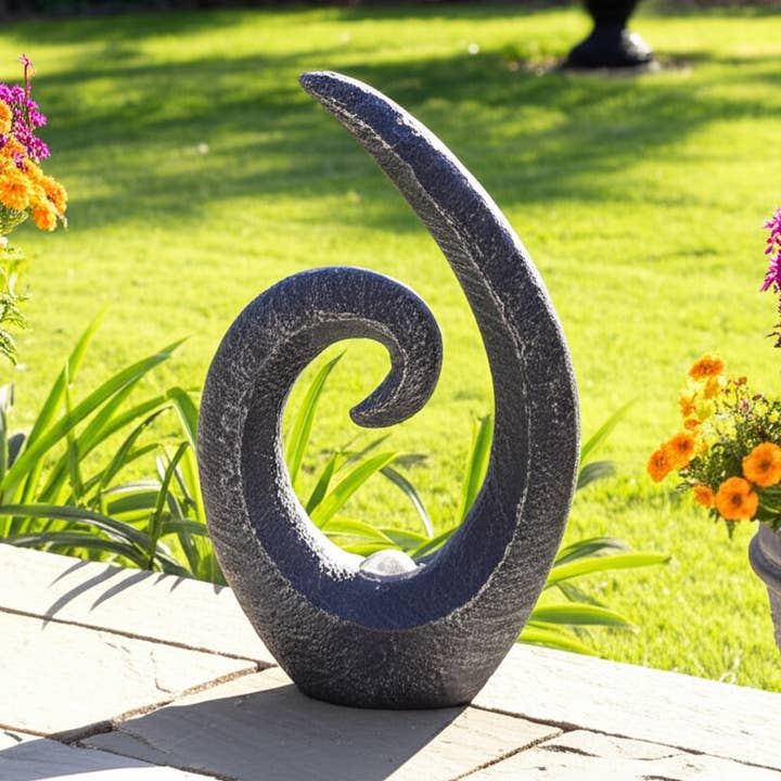 Statua da giardino in resina con luce solare - Grigio, 20 pollici. per la vendita all'ingrosso da parte di Sagebrook Home