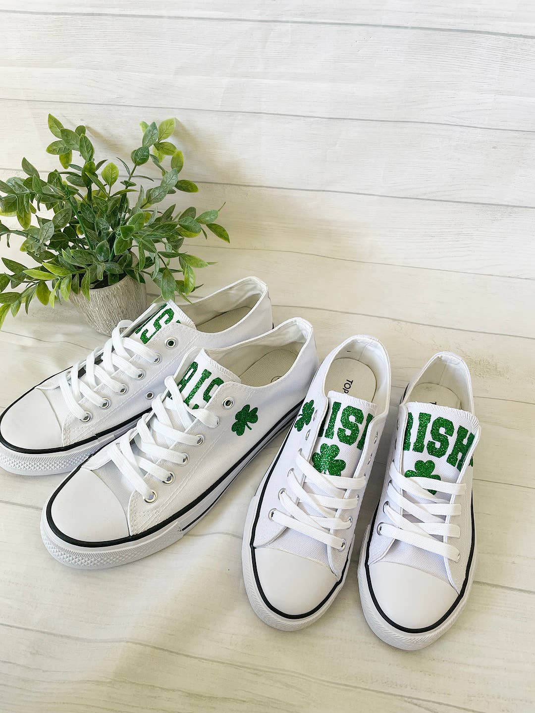 Blanco Zapatos para el Día de San Patricio, zapatillas bajas con estampado de trébol con purpurina de venta al por mayor en Faire3
