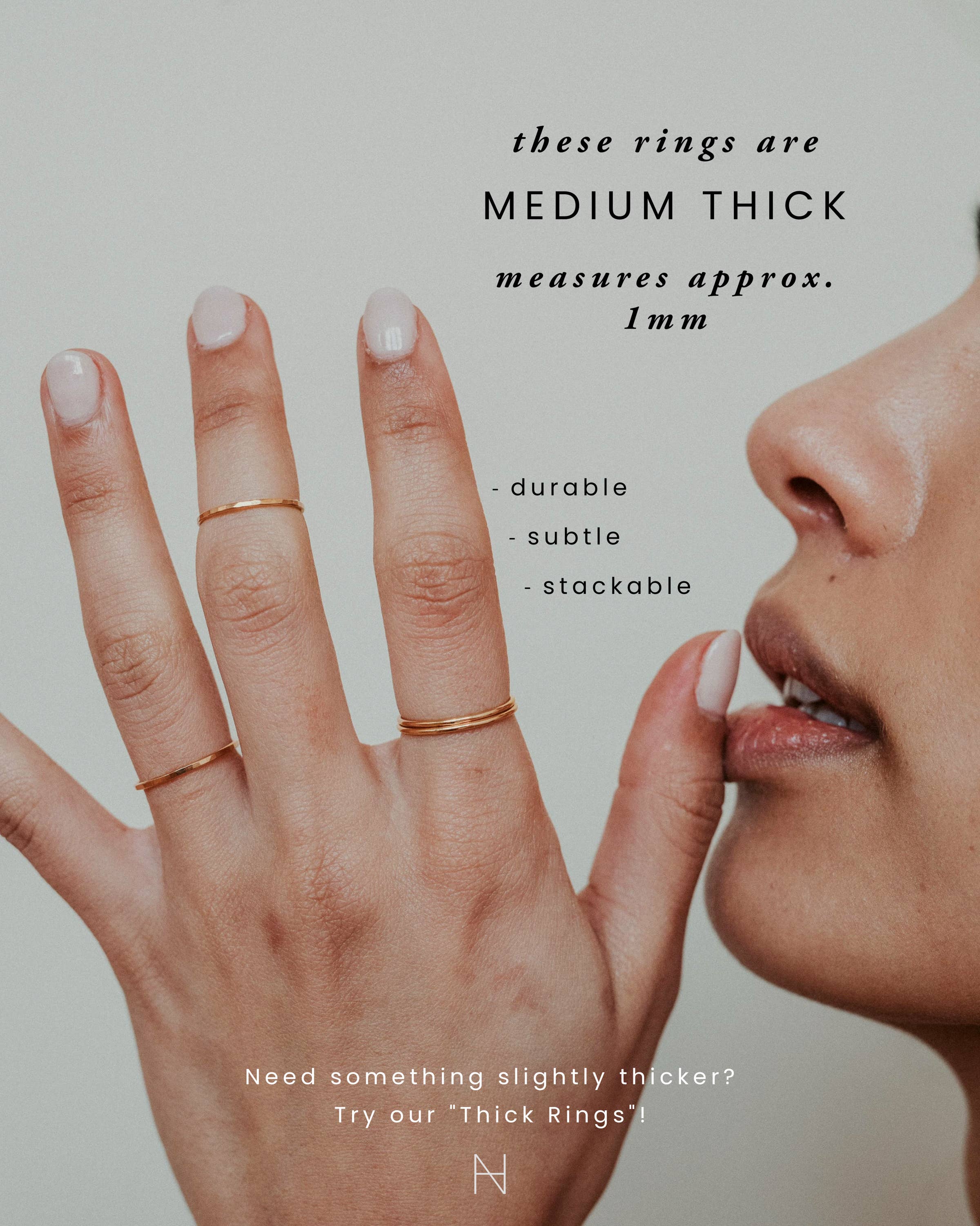 Hannah Naomi - Vendita all'ingrosso Anello midi/a fascia - Anello impilabile di medio spessore, riempimento in oro 14 carati5