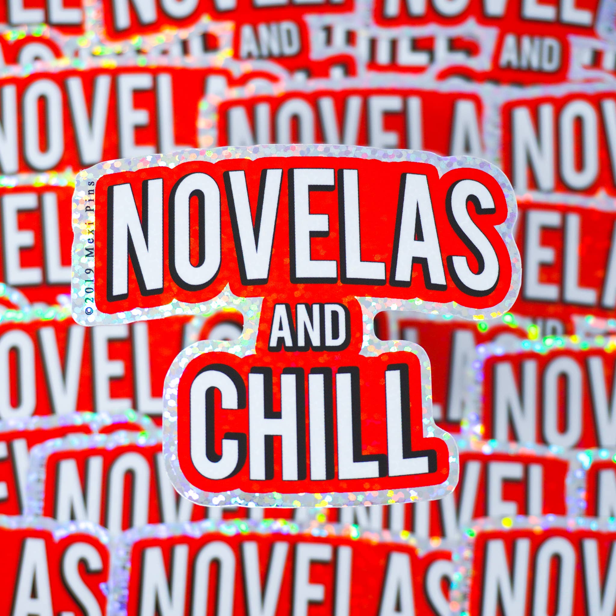 PARTIMEWORKS - Vendita all'ingrosso Adesivo - Adesivo Novelas and Chill 7,6 cm2