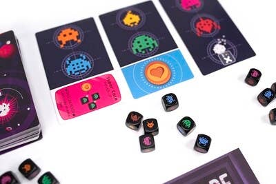 Resonym - Wholesale Board Game - Retrograde - The Fast-Paced Retro Arcade Dice Game4