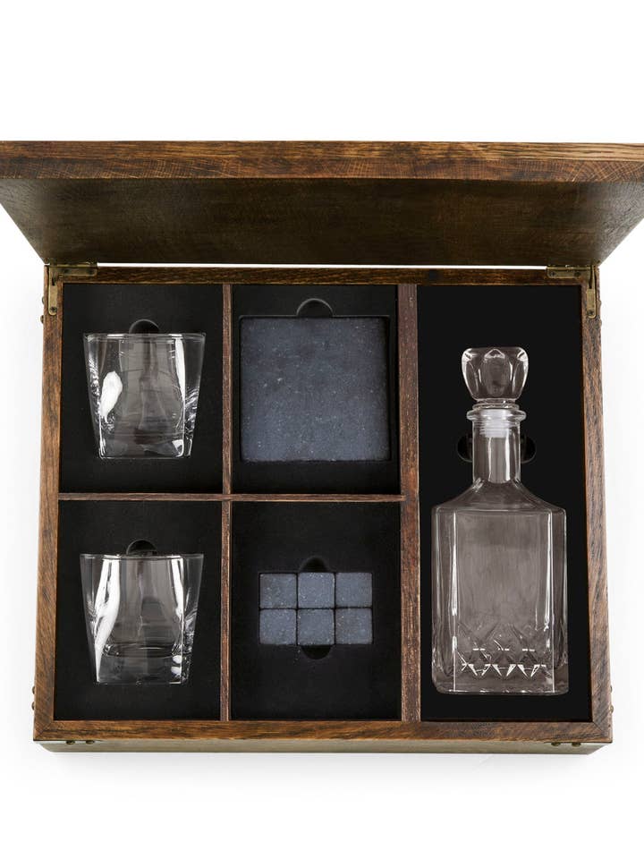 Coffret à whisky avec carafe – Ensemble cadeau en bois de caoutchouc teinté foncé (bois de chêne) pour la vente par BOIS BLANC HOME LTD