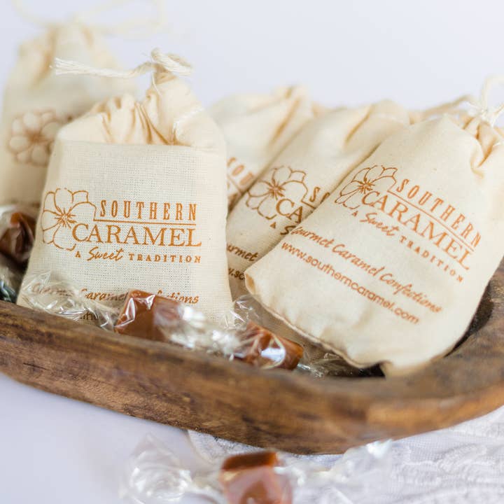Petit sac cadeau en caramel (Sea Salted) pour la vente par Southern Caramel