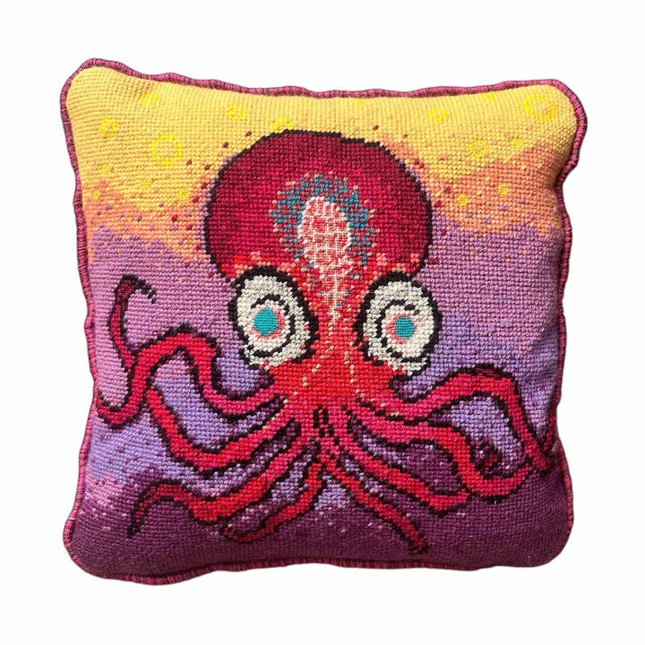 Handbesticktes Nadelspitzen-OCTI-Kissen, OOAK für den Großhandel von Mommani Threads