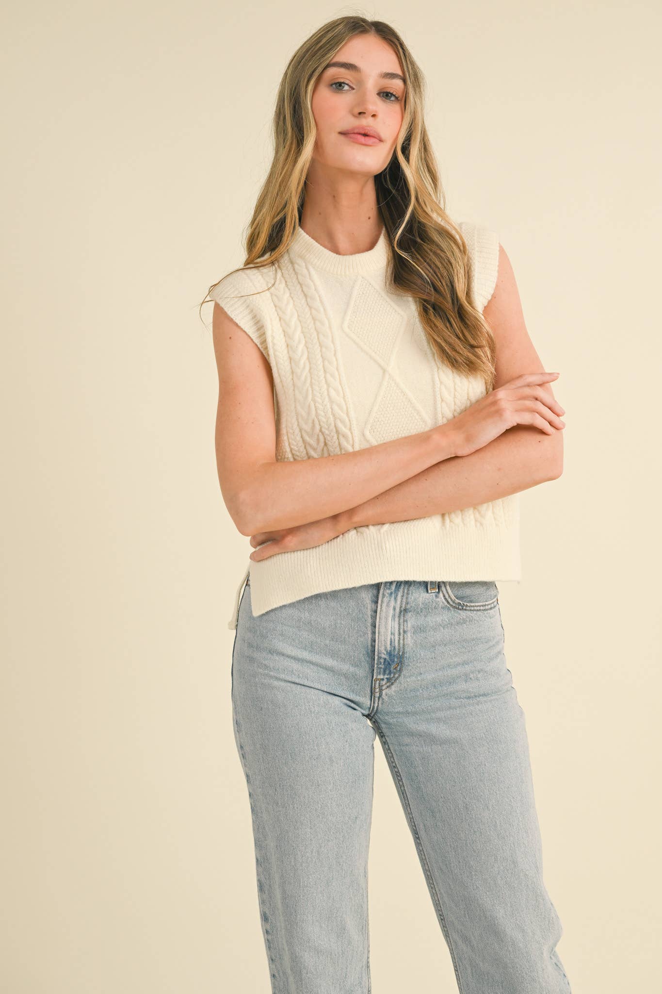 &MERCI - Wholesale Sweater Vest - Women's - CABLE KNIT SIDE TIE SWEATER VEST MSW1063742