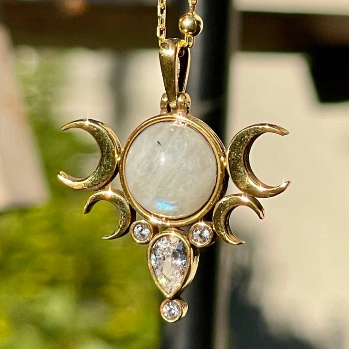 Flesh & Soul - Wholesale Pendant/Charm Necklace - FIVE MOONS MOONSTONE Necklace