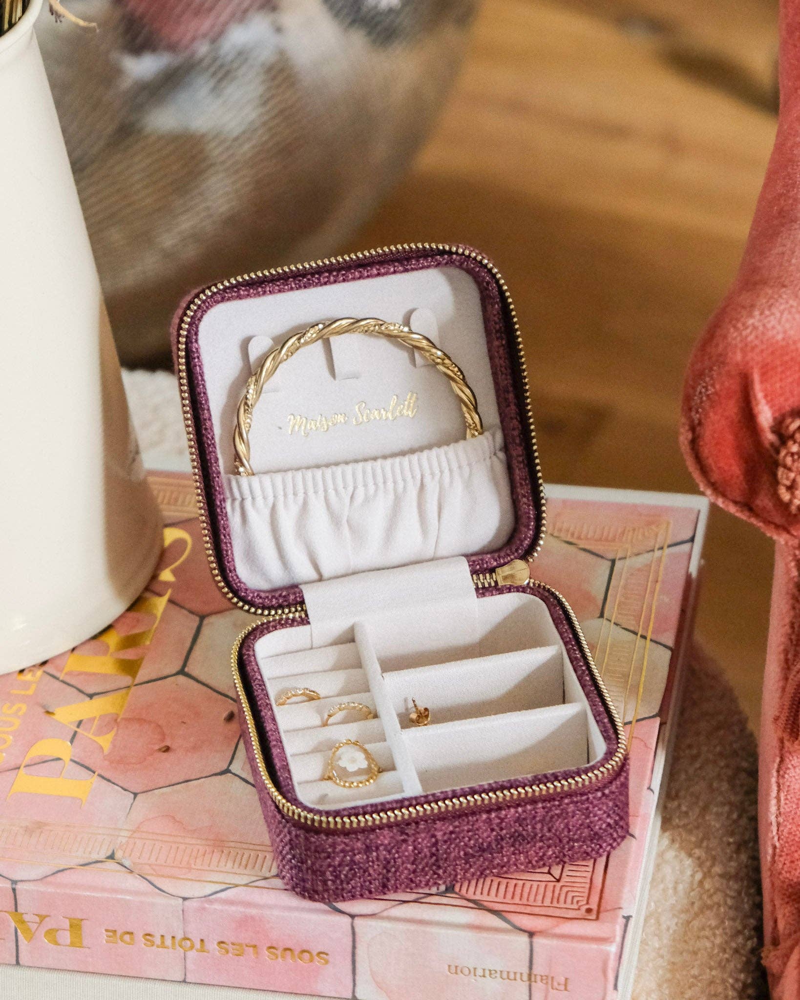 Maison Scarlett - Wholesale Jewelry Box/Organizer - Corinne linen travel jewelry box8