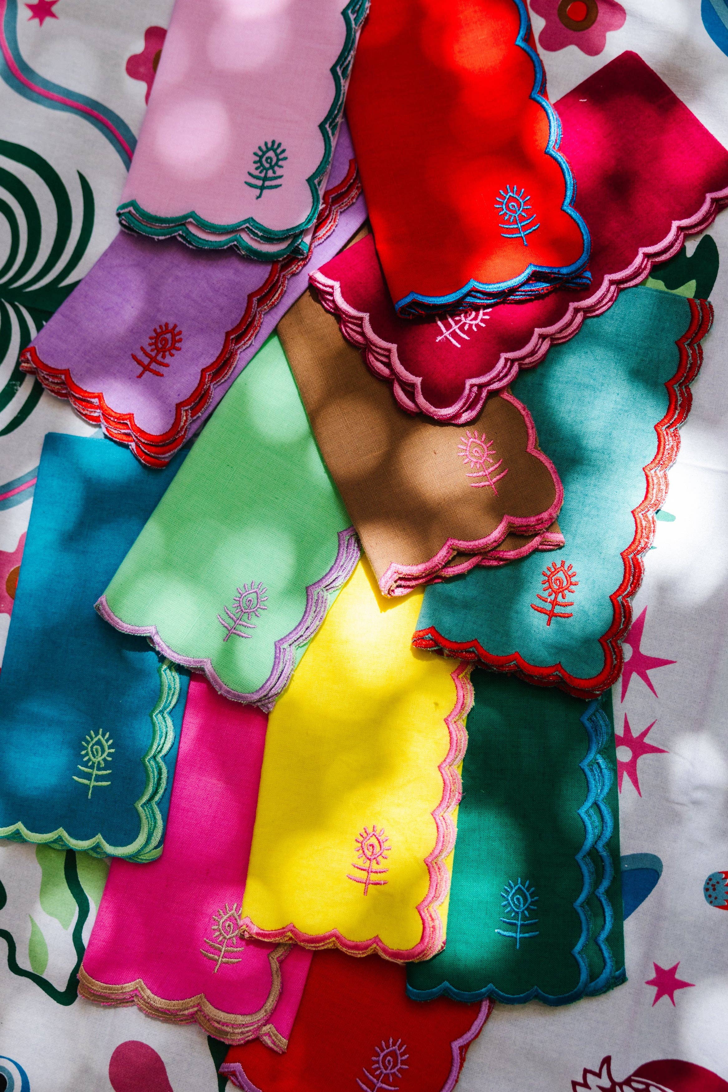 Furbish Studio - Wholesale Dinner & Cloth Napkin - Icon Linen Napkins S/4 - Yellow + Neon Pink4