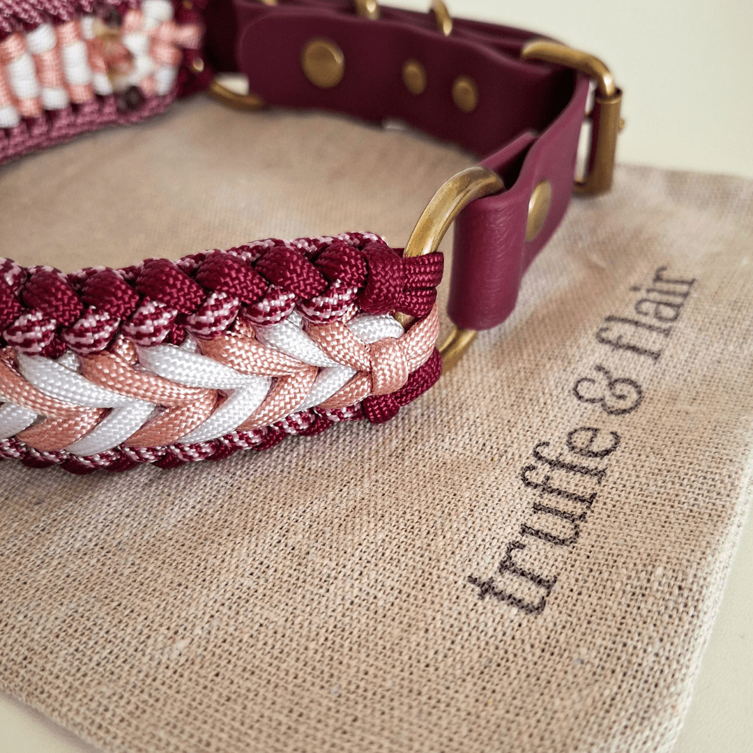 Truffe & Flair – wholesale Halsband - Hund – Flätat hundhalsband i Biothane och paracord - Hallonröd7