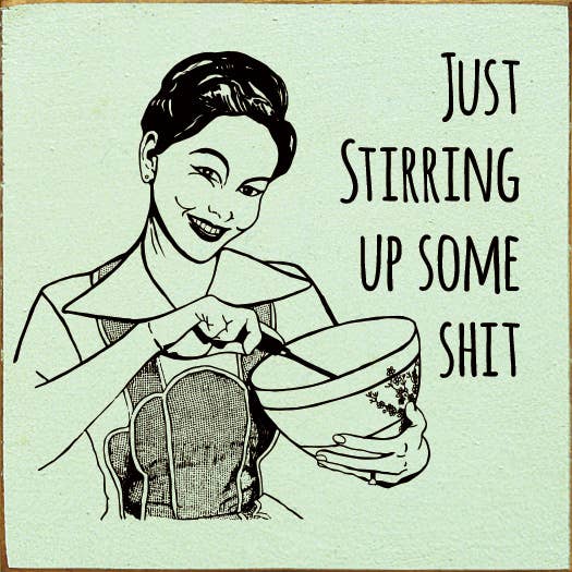 SAWDUST CITY - Wholesale Bord/bordje - Ik ben gewoon wat rotzooi aan het aanwakkeren. (retro roerende vrouw) Houten bord9