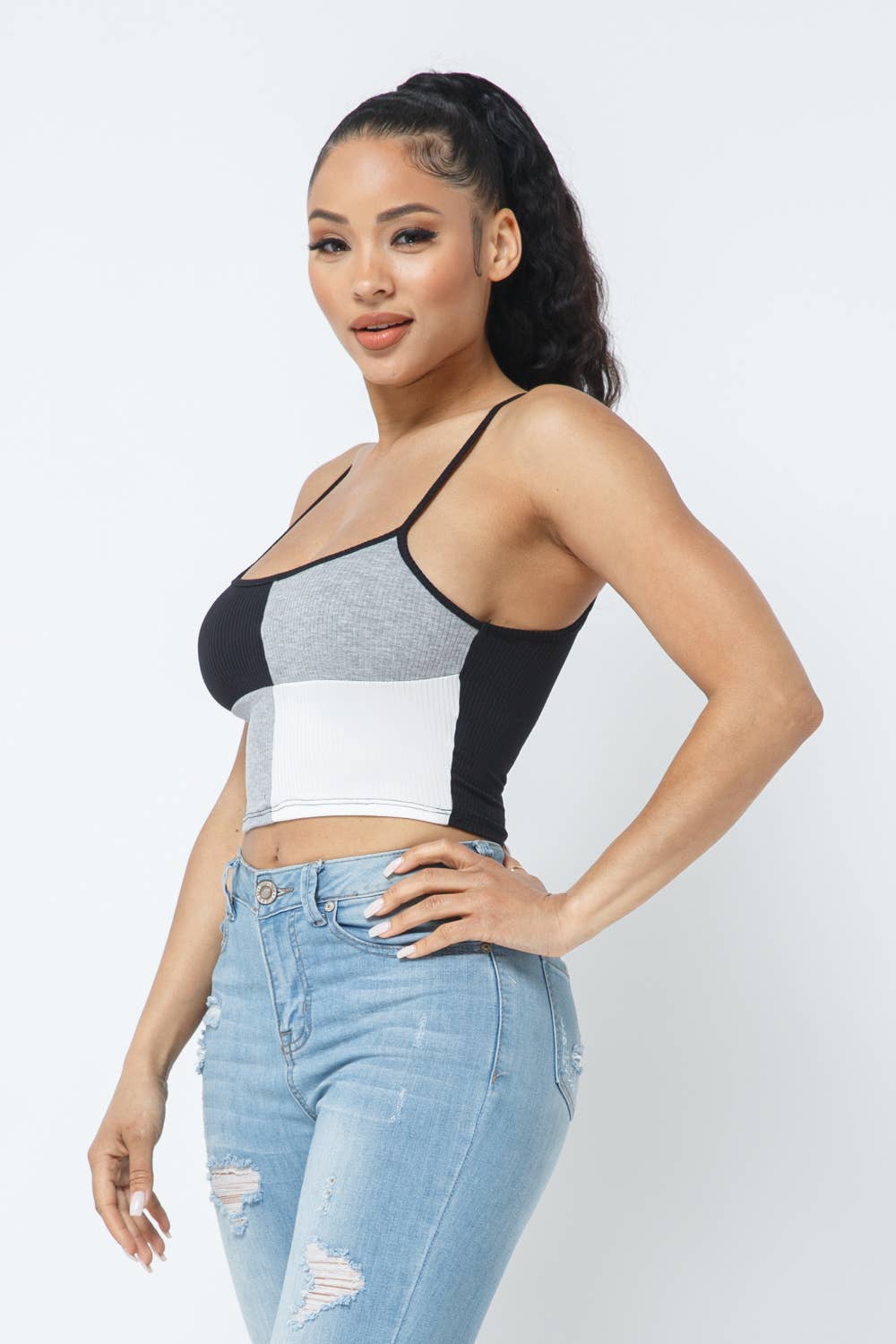 Julia by LoveJ – Großhandel Strickoberteil – Damen – Ärmelloses Crop-Top mit Farbblock7