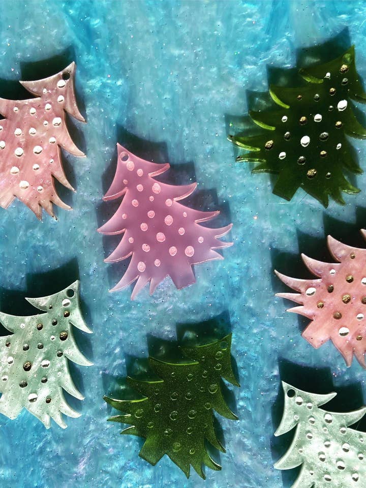 Pastel juletræ øreringe for engroshandel hos Mountains of Whimsy