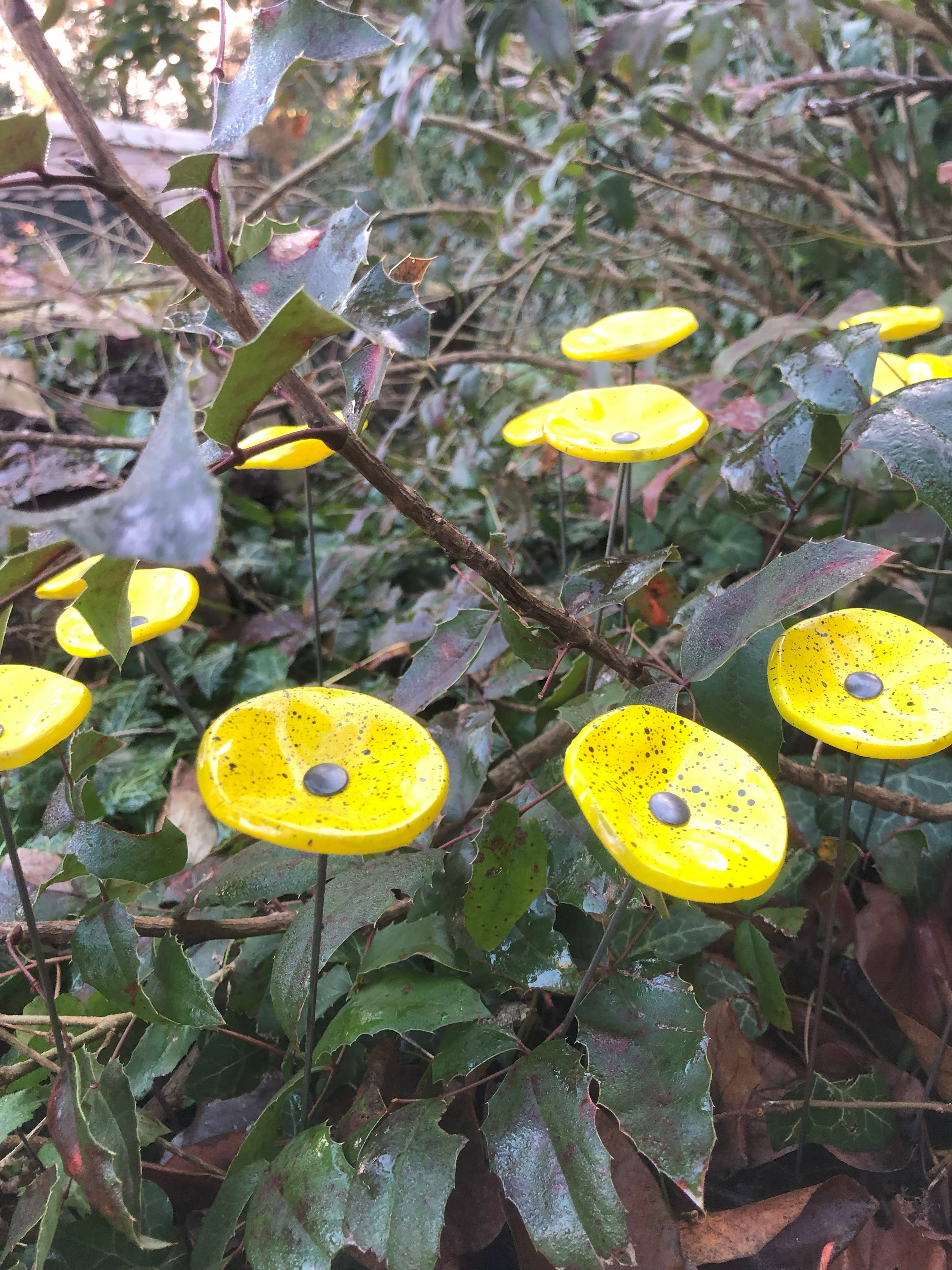 CARNEOL GLASS - Wholesale Garden/Lawn Stake - Small Glass Flower For Outside IN yellow-black6